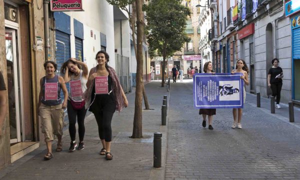 El Beso/Toxic Lesbian, colocación de las lonas en Topete. 22 septiembre 2018.